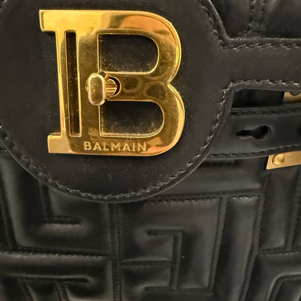 Balmain
B-Buzz 23 leather bag Black and Gold Quilted Shoulder Bag - Picture 8 of 15